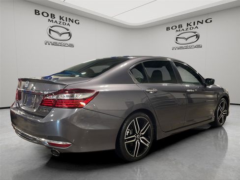Used 2017 Honda Accord Sport Special Edition image 5