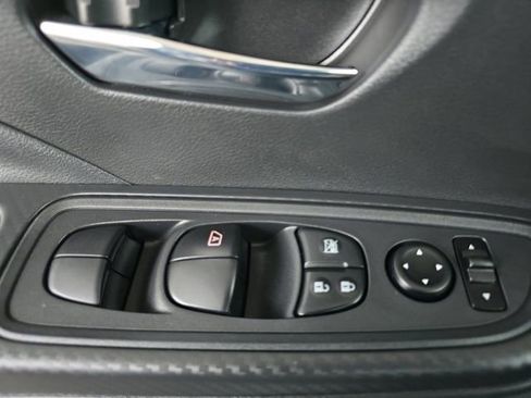 New 2025 Nissan Versa SV image 29