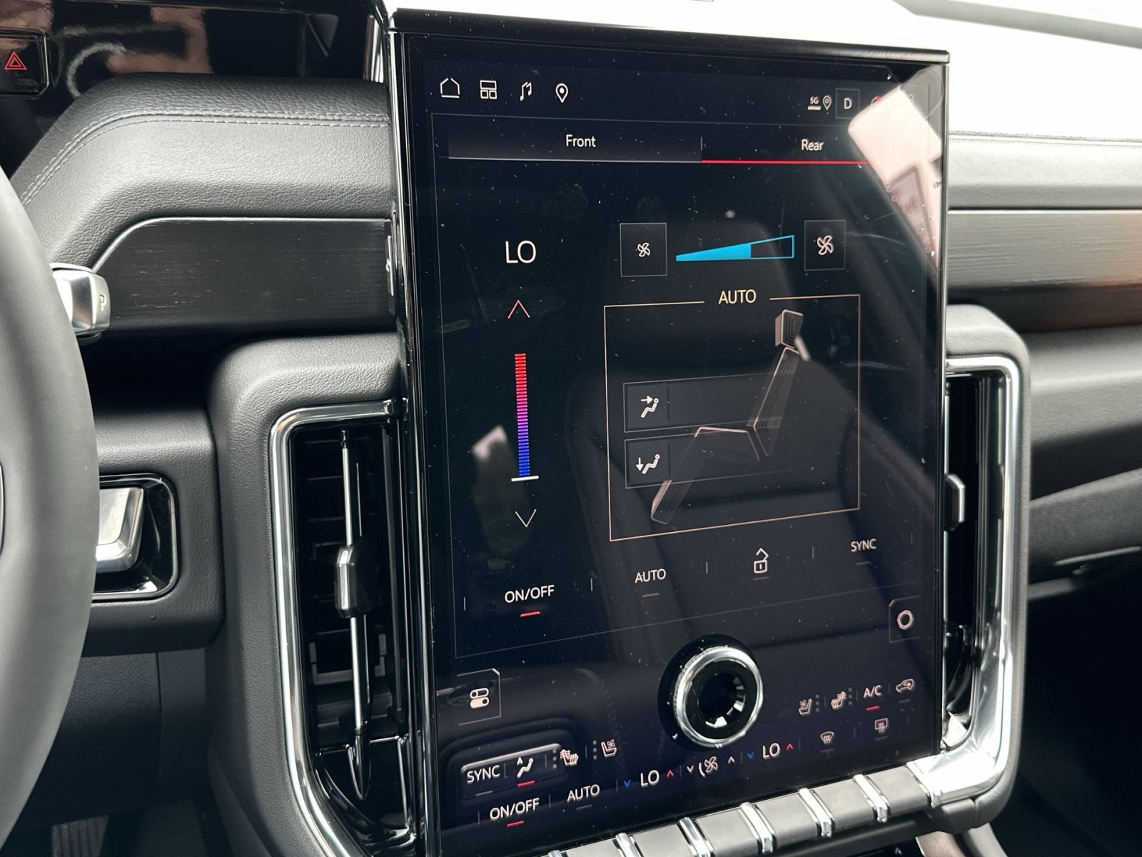 New 2027 GMC Yukon Denali w/ Sun & Power Step Package AWD/4WD image 21