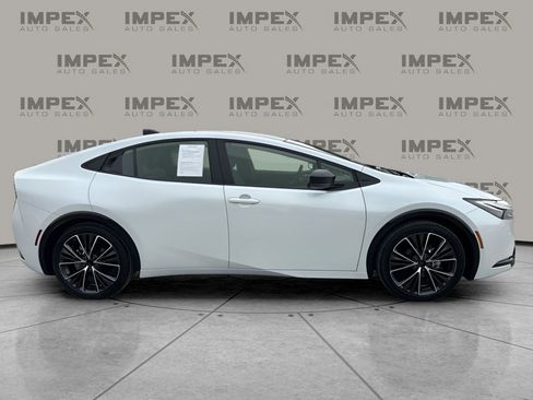 Used 2025 Toyota Prius XLE image 6