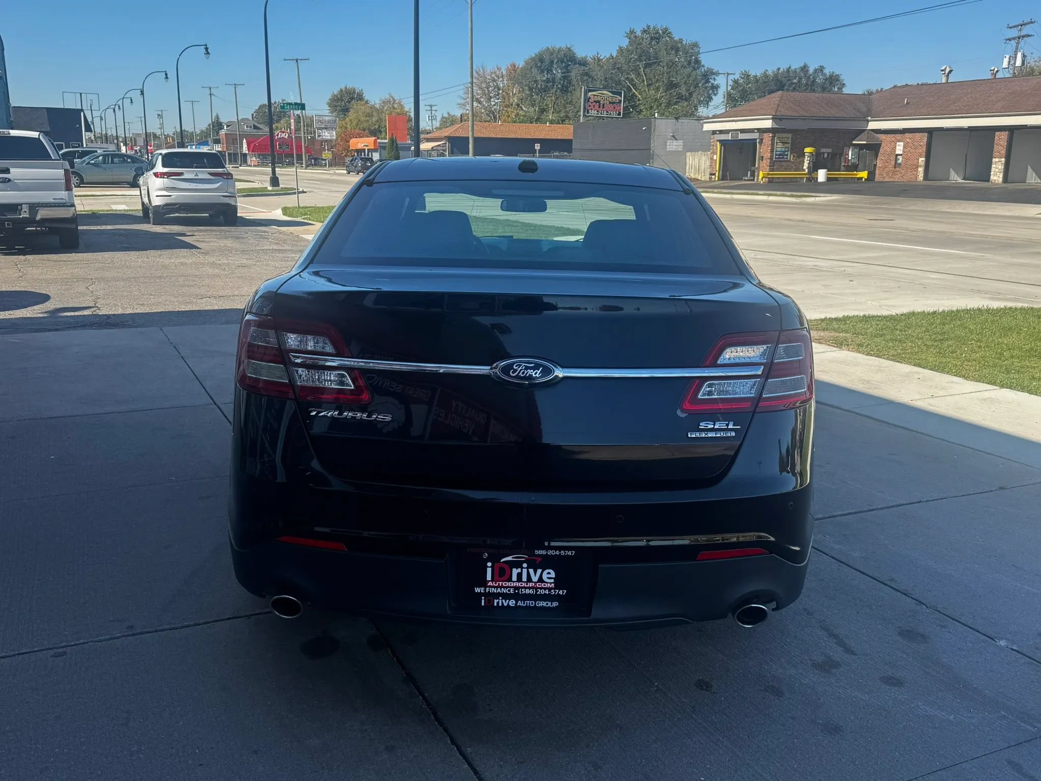 Used 2017 Ford Taurus SEL w/ Equipment Group 201A FWD image 4