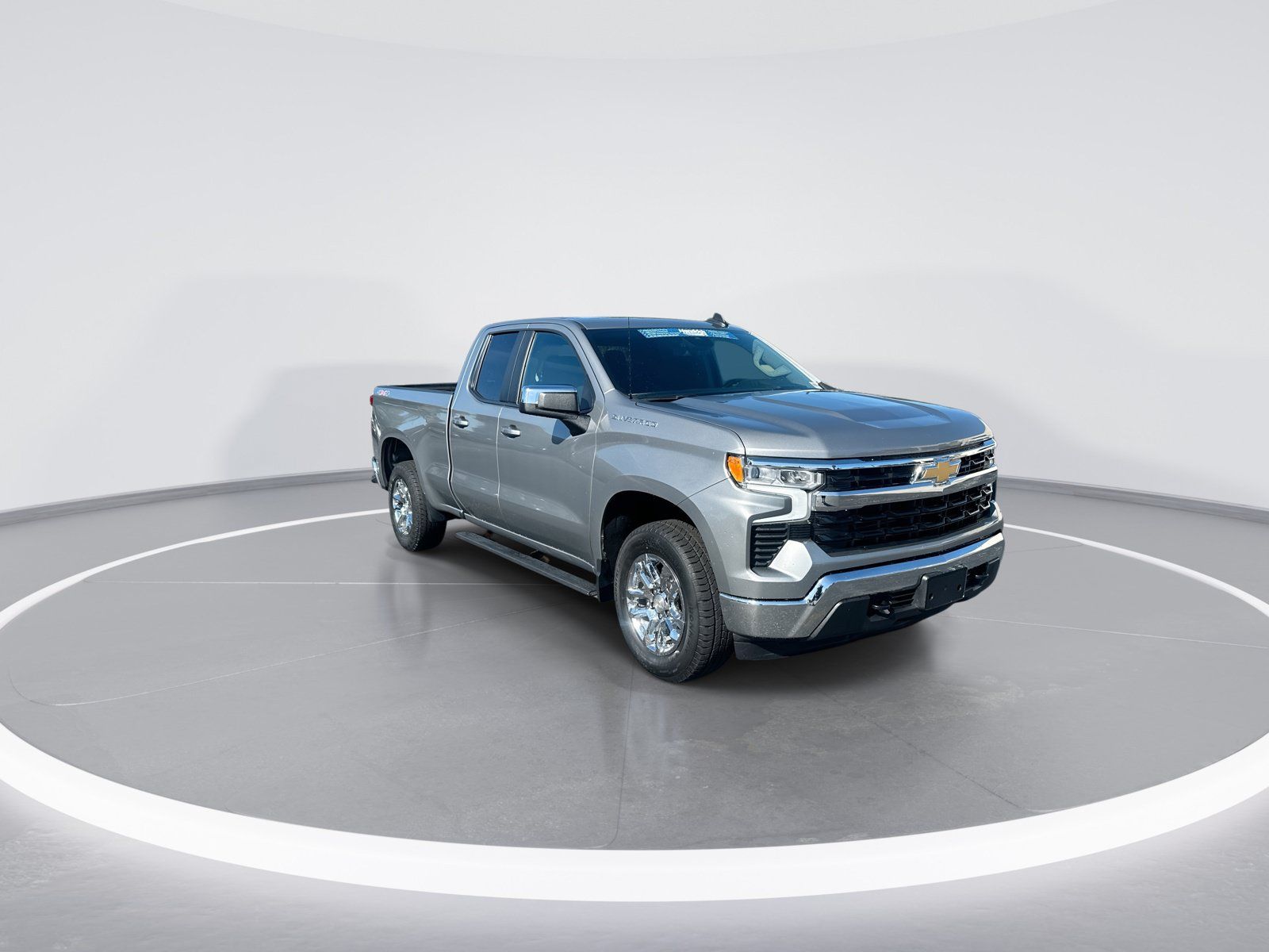 Used 2023 Chevrolet Silverado 1500 LT AWD/4WD image 2