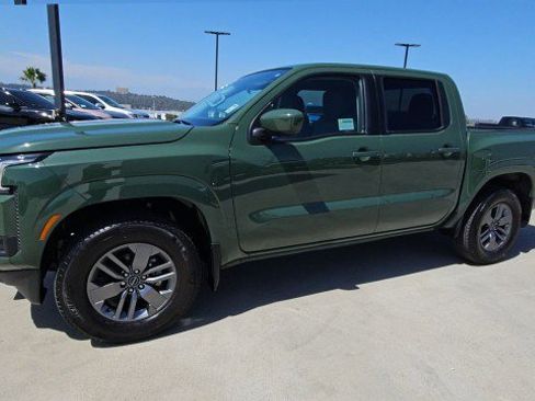 Used 2025 Nissan Frontier SV RWD image 4