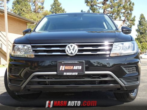 Used 2018 Volkswagen Tiguan SE w/ Panoramic Sunroof Package AWD/4WD image 17