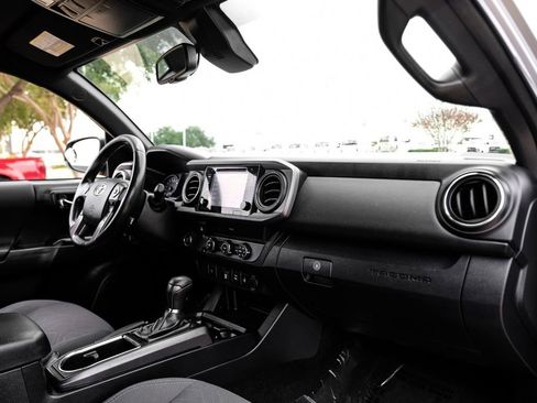 Used 2019 Toyota Tacoma TRD Off-Road image 9