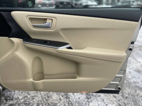Used 2015 Toyota Camry LE image 12