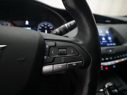 Used 2022 Cadillac XT4 Luxury w/ Cold Weather Package AWD/4WD image 19