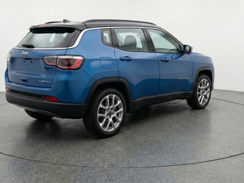 Used 2025 Jeep Compass Limited AWD/4WD image 9