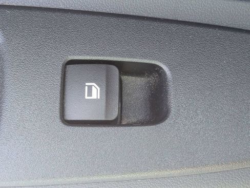 Used 2025 Hyundai Elantra Limited FWD image 28