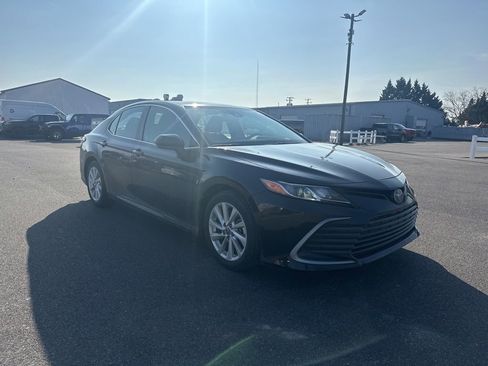 Used 2024 Toyota Camry LE image 7
