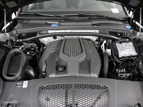 Used 2025 Porsche Macan image 26