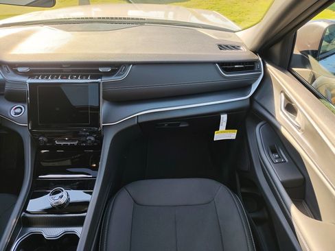 New 2025 Jeep Grand Cherokee Laredo X image 25