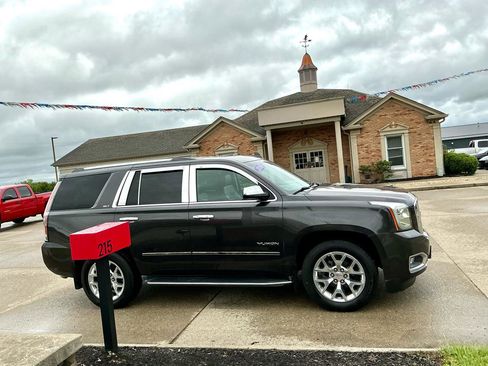 Used 2016 GMC Yukon SLT w/ Open Road Package AWD/4WD image 4