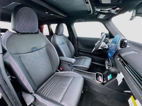 New 2026 MINI Cooper 4-Door Hardtop FWD image 22