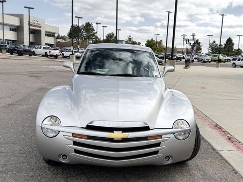 Used 2004 Chevrolet SSR w/ Preferred Equipment Group image 3