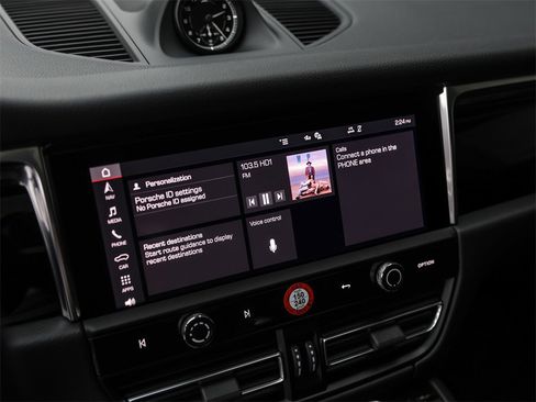 Used 2025 Porsche Macan image 22