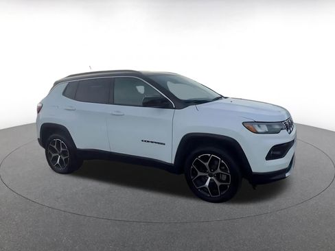 Used 2025 Jeep Compass Limited image 2