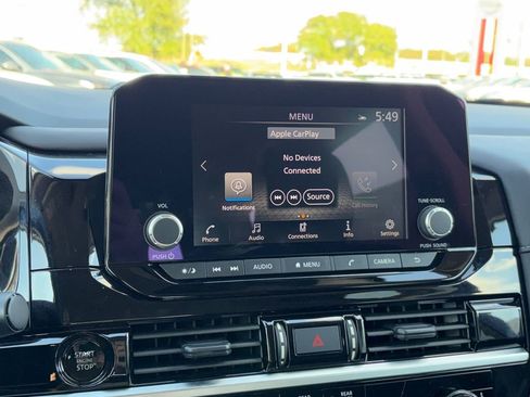 Used 2025 Nissan Pathfinder SV image 17