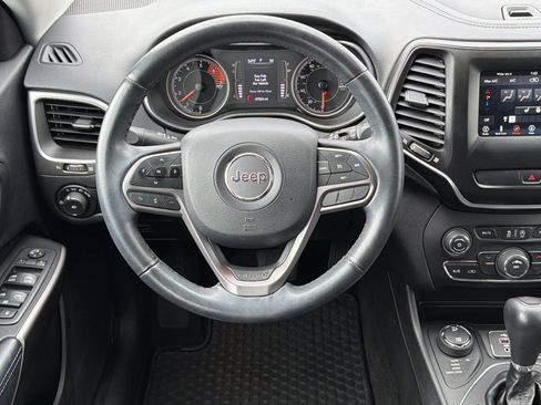Used 2019 Jeep Cherokee Latitude Plus w/ Cold Weather Group AWD/4WD image 15