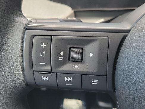 Used 2025 Nissan Kicks SV FWD image 24