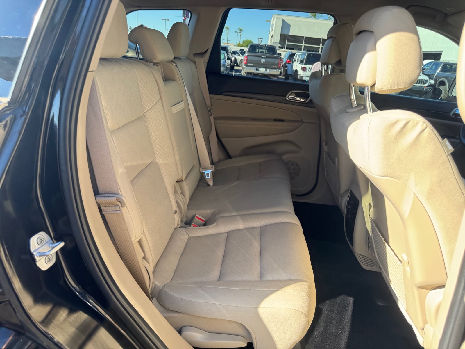 Used 2022 Jeep Grand Cherokee Laredo E RWD image 28