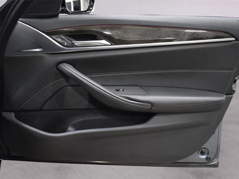 Used 2019 BMW 530i xDrive w/ Premium Package image 18