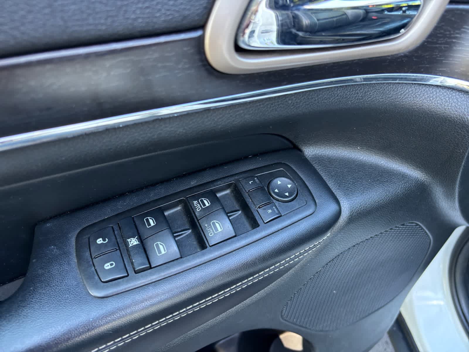 Used 2014 Jeep Grand Cherokee Limited w/ Trailer Tow Group IV AWD/4WD image 21