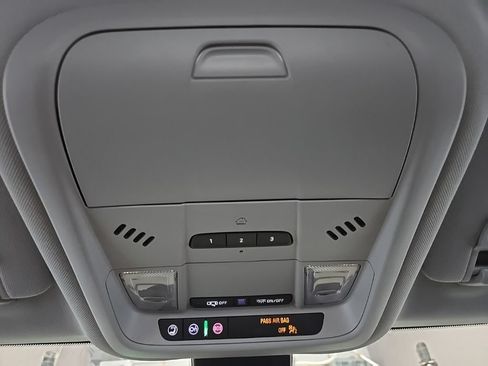 Used 2024 GMC Terrain SLT AWD/4WD image 24