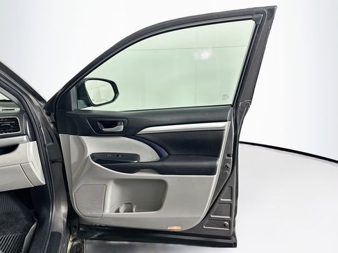 Used 2016 Toyota Highlander XLE image 34