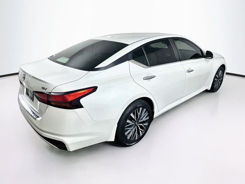 Used 2023 Nissan Altima 2.5 SV FWD image 9