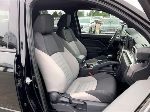 Used 2025 Toyota Tacoma TRD Sport AWD/4WD image 9