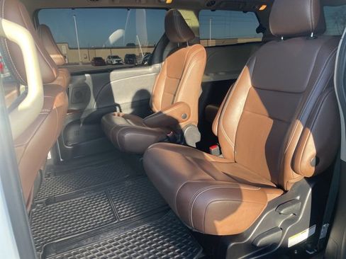 Used 2020 Toyota Sienna XLE image 13