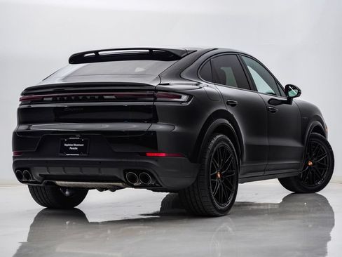 Certified 2026 Porsche Cayenne E-Hybrid Coupe AWD/4WD image 11