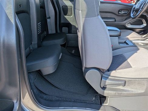 Used 2025 Nissan Frontier SV image 19
