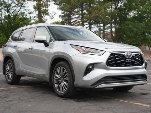 Used 2020 Toyota Highlander Platinum AWD/4WD image 7