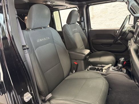 Used 2018 Jeep Wrangler Unlimited Sahara w/ Cold Weather Group image 50