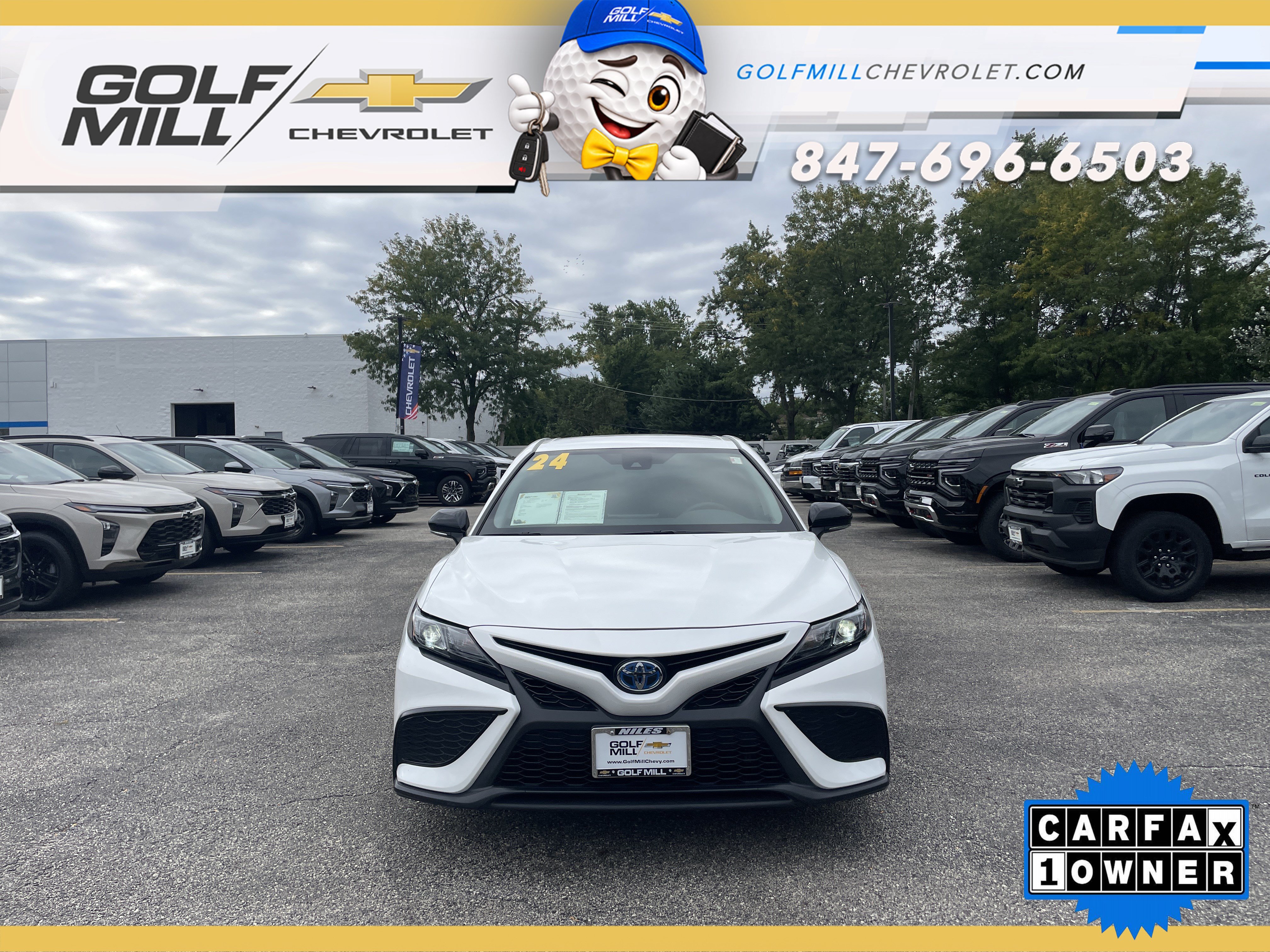 Used 2024 Toyota Camry SE w/ Convenience Package FWD image 3