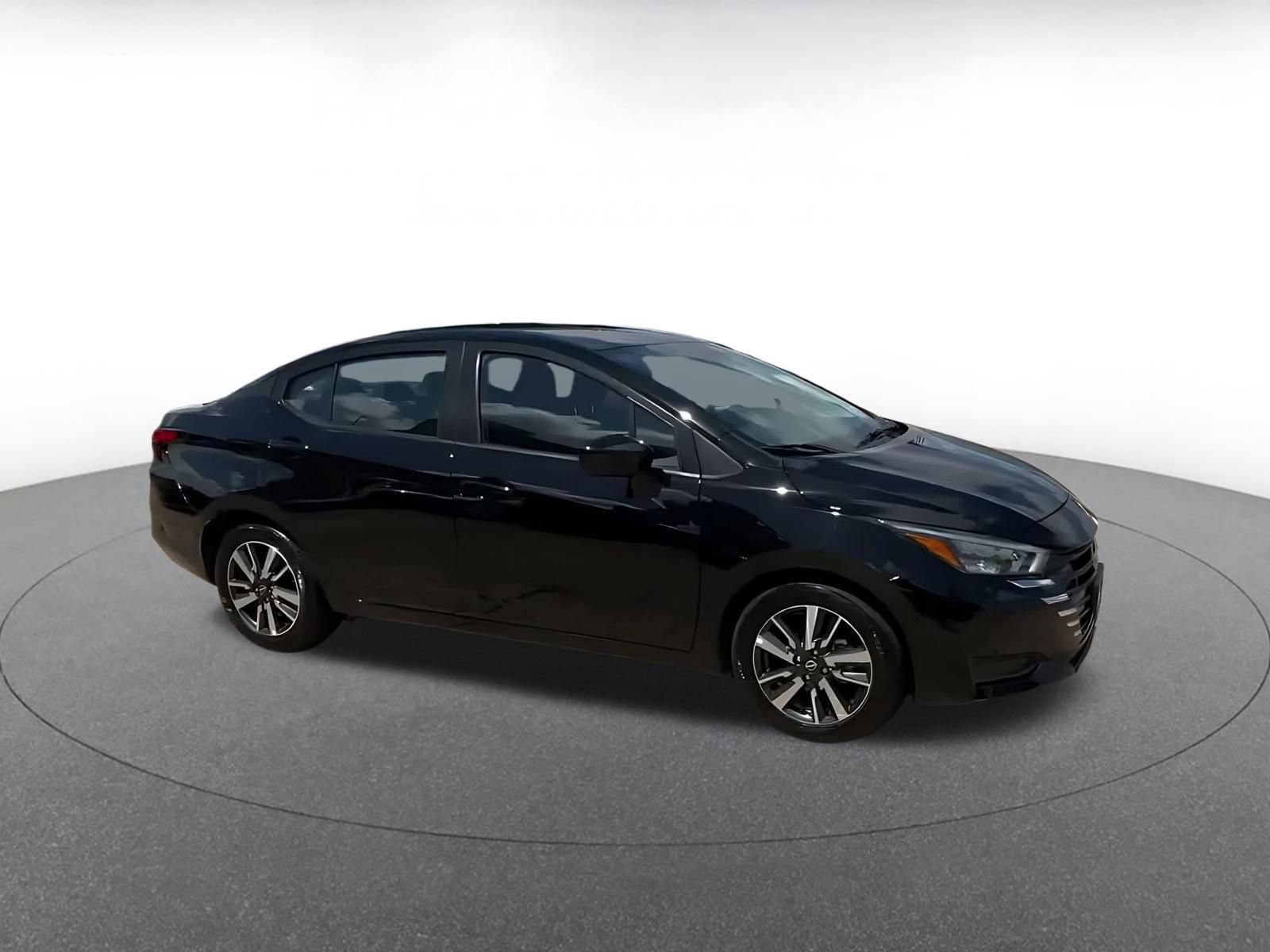 Used 2025 Nissan Versa SV FWD image 2