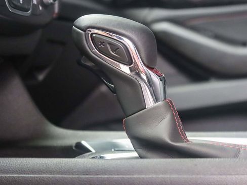 Used 2023 Chevrolet Traverse RS image 50