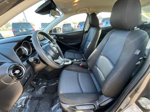 Used 2018 Toyota Yaris iA image 9