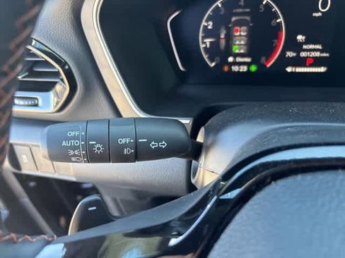 Used 2025 Honda Pilot Sport image 16