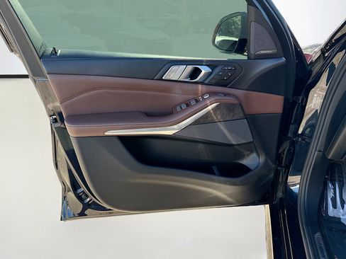 Used 2020 BMW X7 M50i image 24