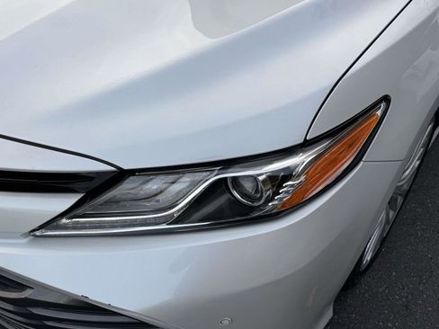 Used 2018 Toyota Camry XLE image 8