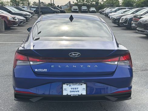 Used 2023 Hyundai Elantra SEL w/ Convenience Package image 6