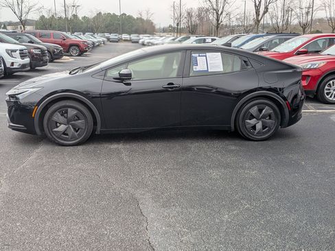 Used 2024 Toyota Prius LE image 6