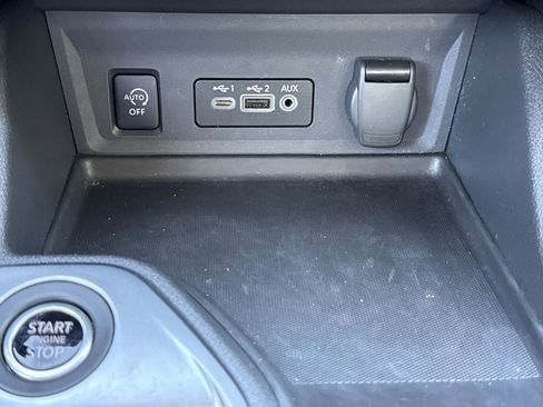 Used 2025 Nissan Sentra SV image 25