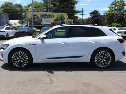 Used 2024 Audi Q8 e-tron Premium Plus w/ Premium Plus Package AWD/4WD image 8
