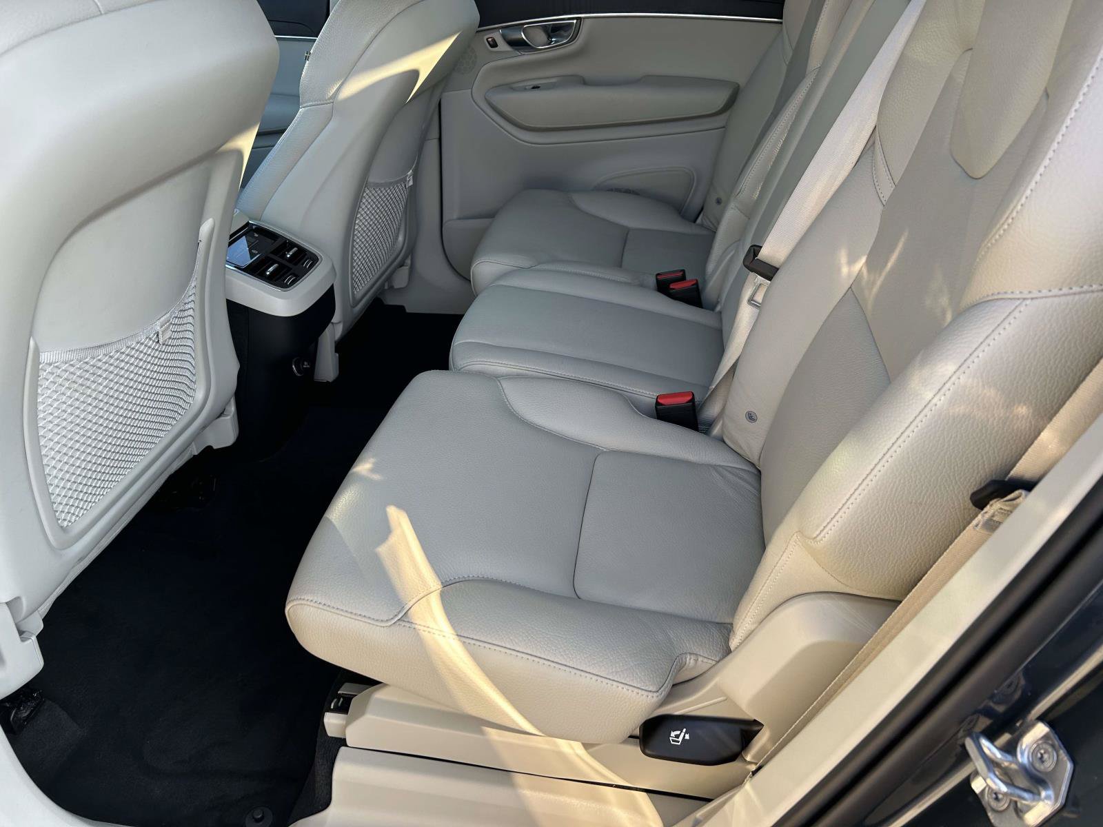 Used 2020 Volvo XC90 T6 Momentum w/ Protection Package Premier AWD/4WD image 17