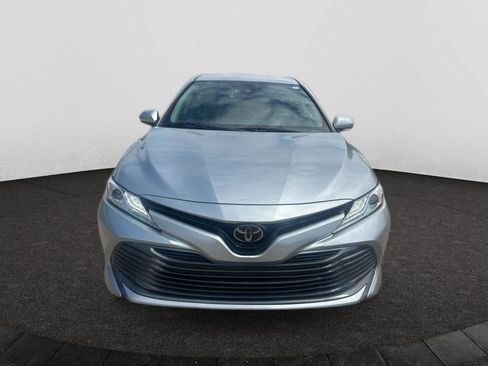 Used 2020 Toyota Camry XLE FWD image 2