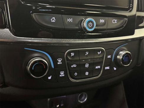 Used 2020 Chevrolet Traverse LT w/ Driver Confidence II Package image 25